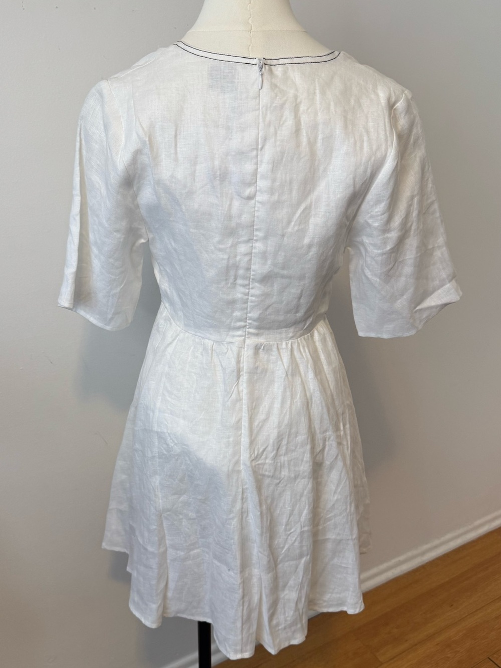 NWT DISSH Rhodes Linen White V-Neck Mini Dress with Contrast Piping Size 2 - Picture 5 of 12